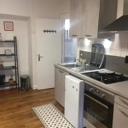 Accès Direct à La Gare, Quartier Très Calme. Appartement *