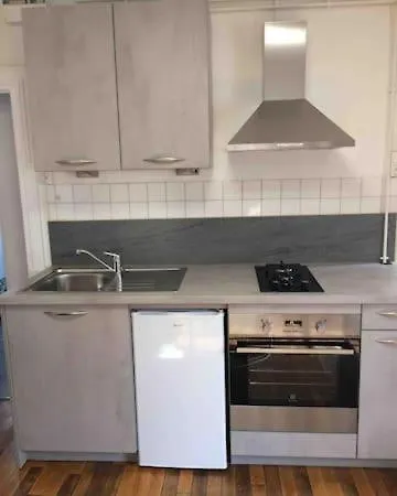 Appartement Accès Direct à La Gare, Quartier Très Calme. *