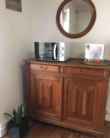 Accès Direct à La Gare, Quartier Très Calme. Appartement