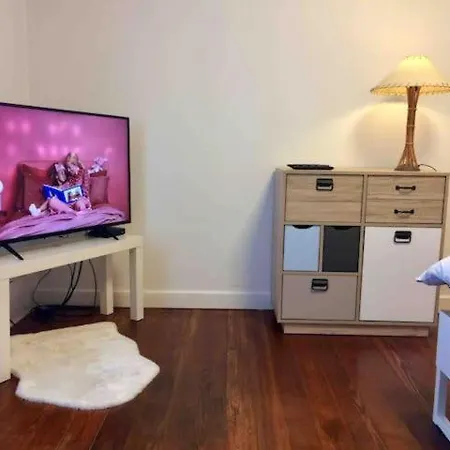Appartement Accès Direct à La Gare, Quartier Très Calme. *