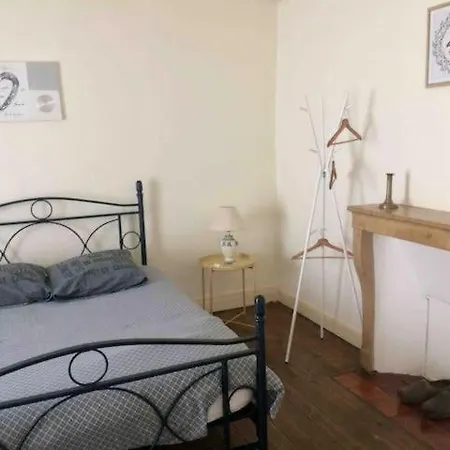 Appartement Accès Direct à La Gare, Quartier Très Calme. *