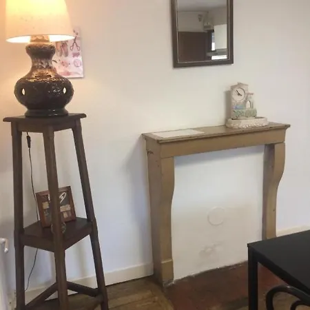 Appartement Accès Direct à La Gare, Quartier Très Calme. *