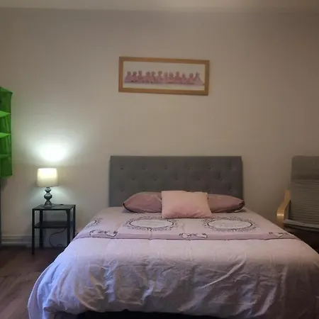 Accès Direct à La Gare, Quartier Très Calme. Appartement